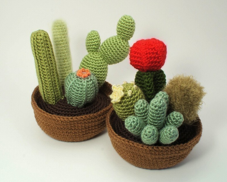 Crochet cactus pattern PDF by Planet  June.