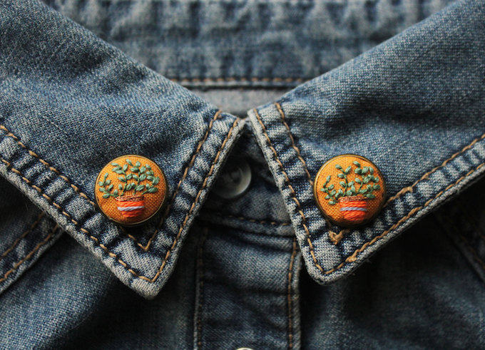 Embroidered collar pins by Baobap