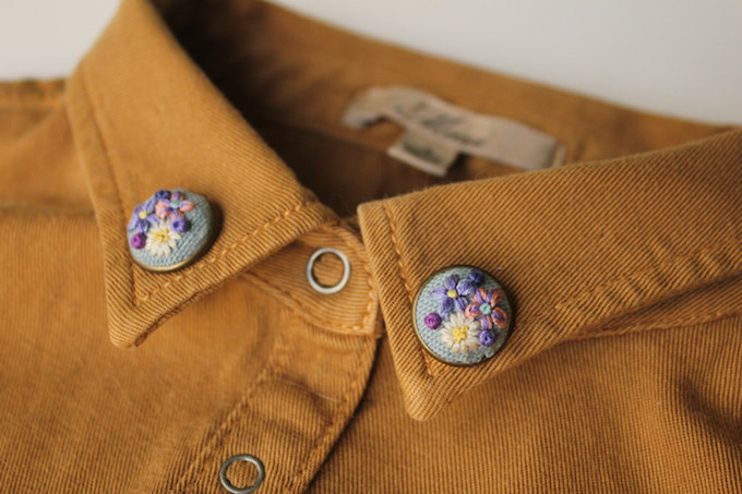 Embroidered collar pins by Baobap