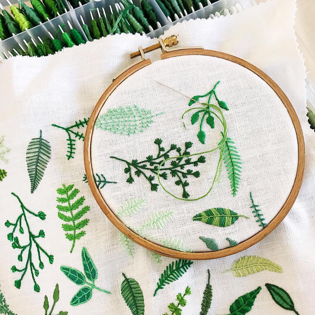 Tiny Embroidery Stitches Small Blooms Into Spontaneous ... Tiny Embroidery Stitches Small Blooms Into Spontaneous ...