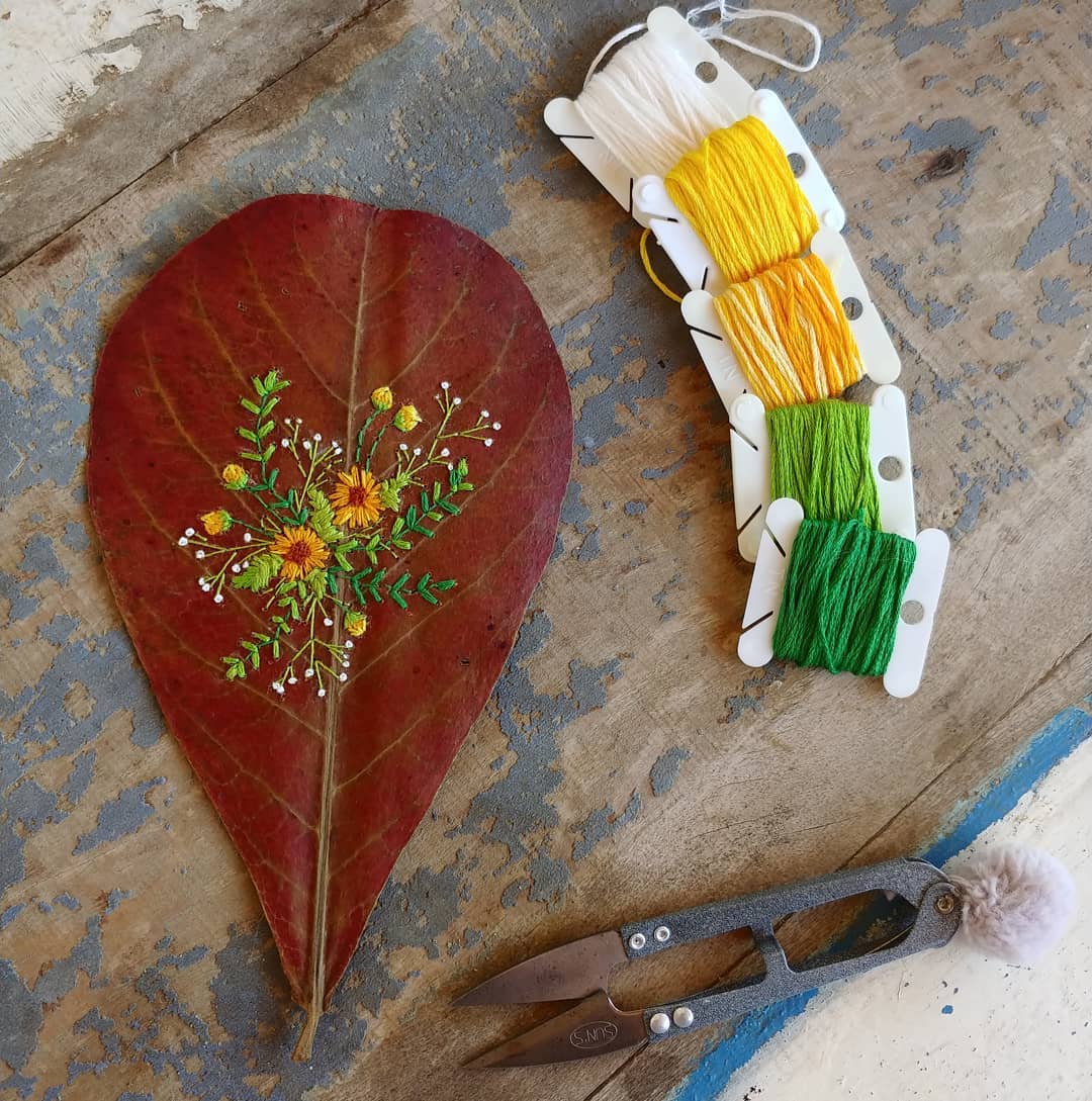 Hand embroidery on leaf by Solange Nunes