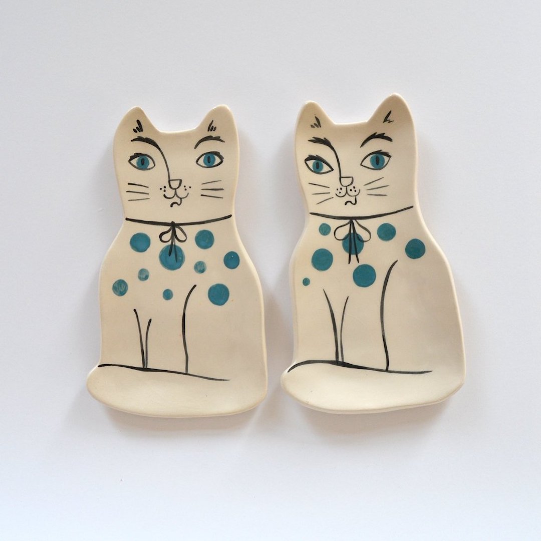 Ceramic cat plate by Livia Coloji