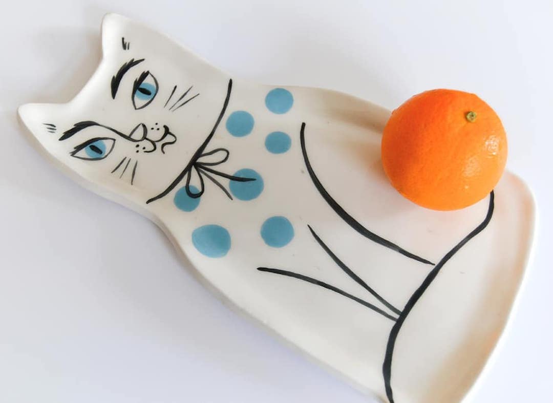 Ceramic cat plate by Livia Coloji