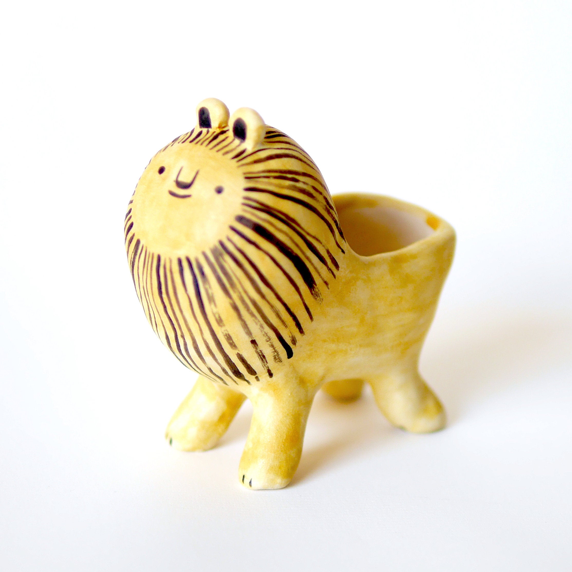 Lion planter