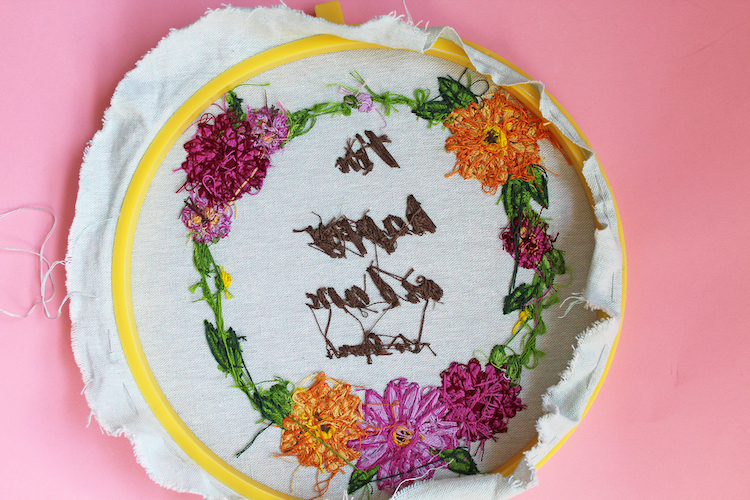 Closing an embroidery hoop
