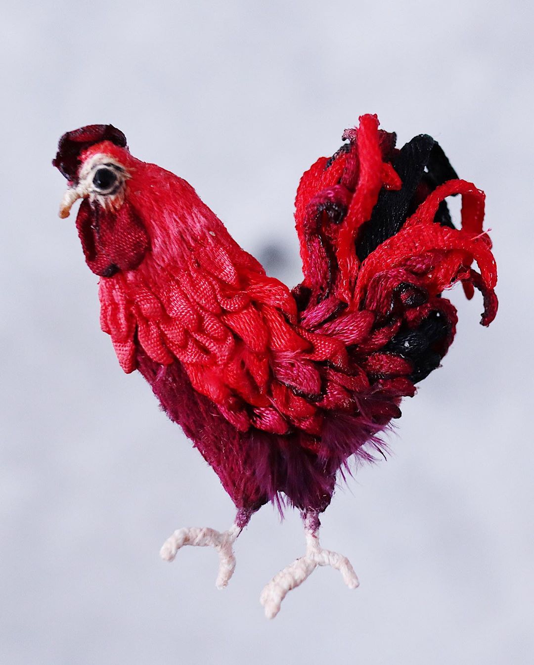 Lifelike bird embroidery by Pola Laamanen