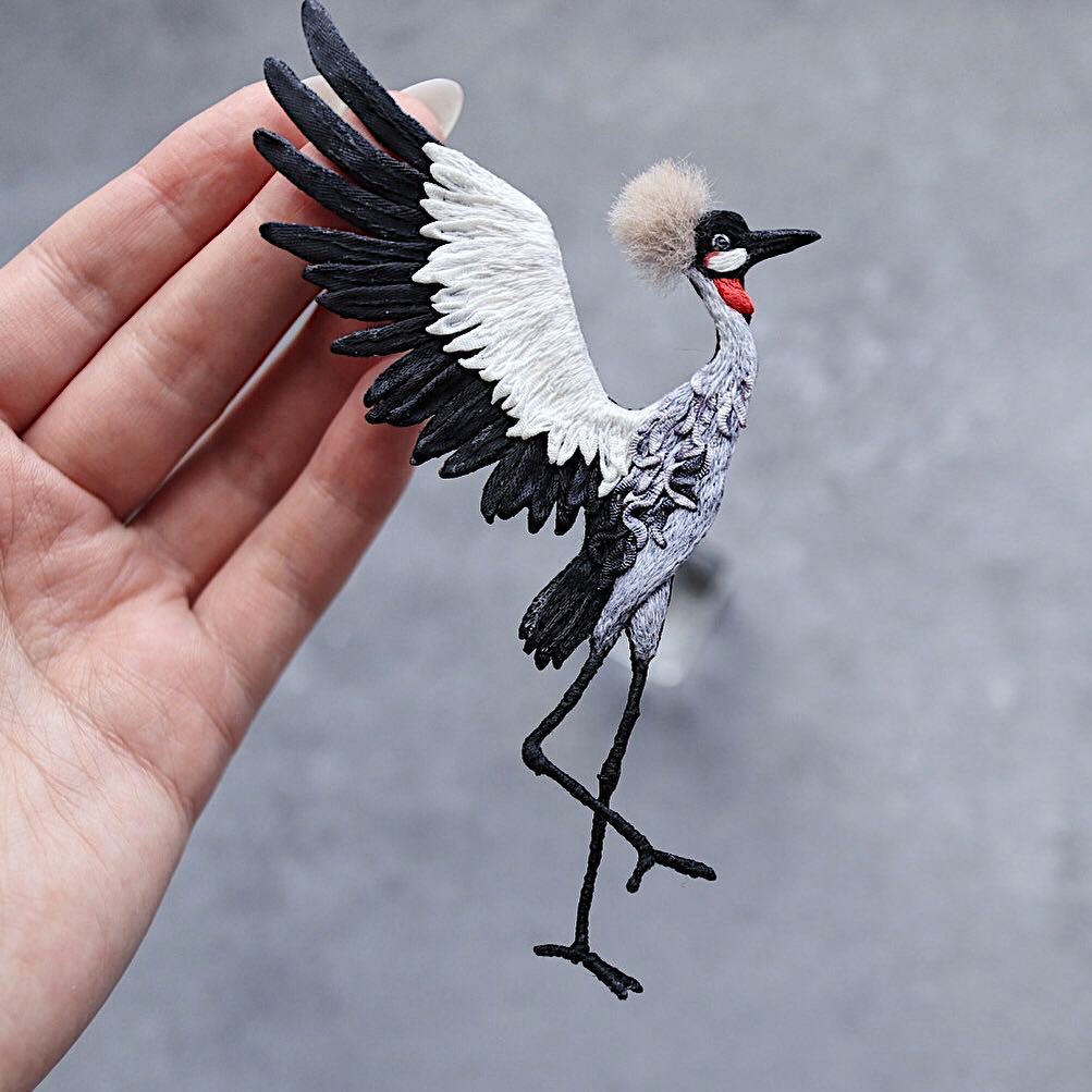 Lifelike bird embroidery by Pola Laamanen