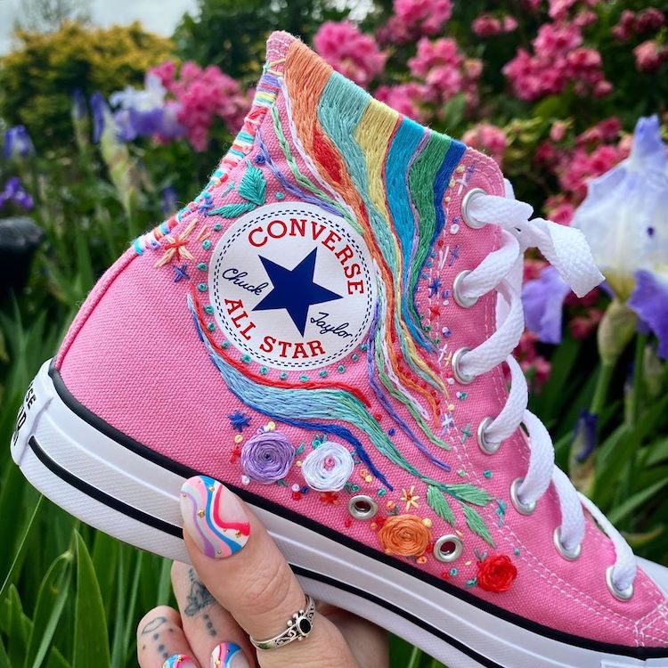 Wetenschap Stadium Hond Embroidery on Shoes Reimagines the Iconic Converse High Top