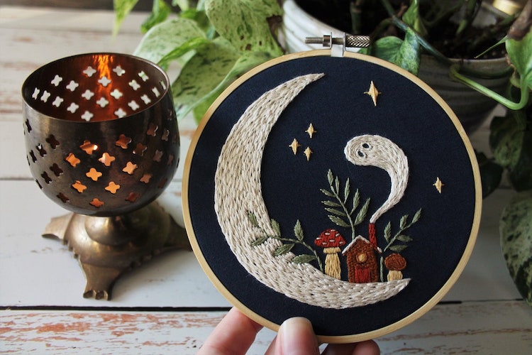 Downloadable halloween embroidery pattern featuring a ghost