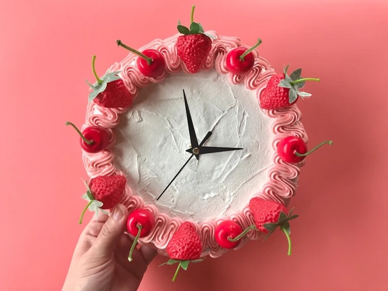 Clocks that look like cakes