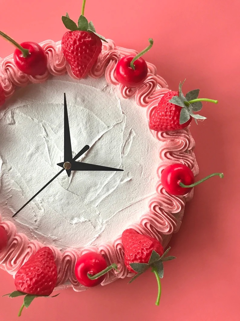 Clocks that look like cakes