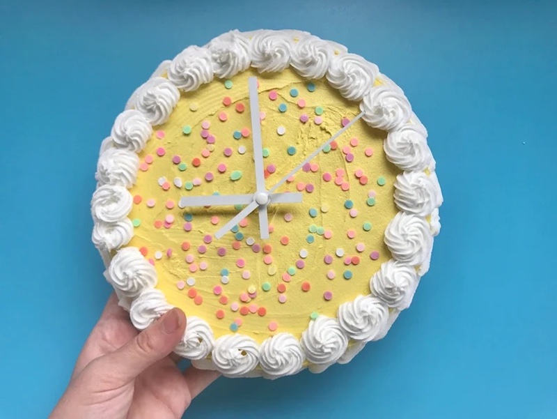 Clocks that look like cakes