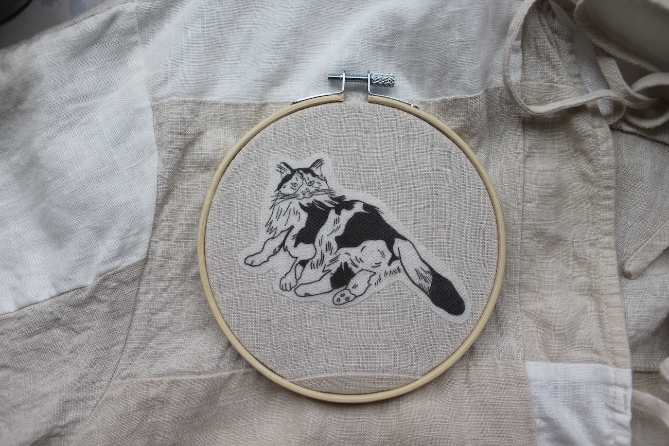 Embroidery design of a cat 